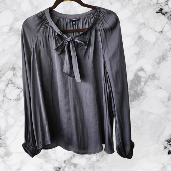 Torrid Tops - Torrid Gray Tie Front Peasant Blouse Size 00 (M/L)